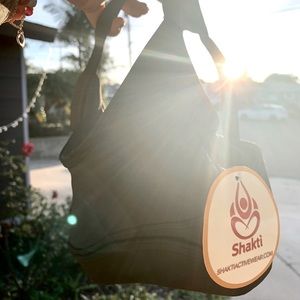 Shakti hot yoga bridge top in black Brand New